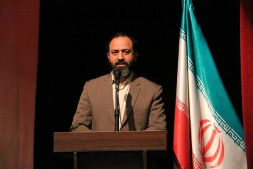 تمرکززدایی در اجرای برنامه های فرهنگی و هنری در دستور کار باشد