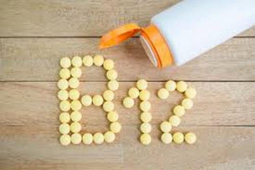 کمبود ویتامین B12 چه صدمه ای به بدن وارد می کند؟
